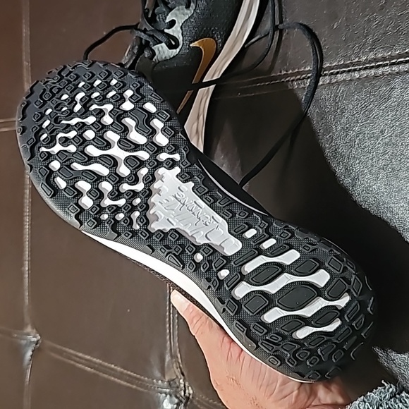 Nike Running Shoes - Picture 2 of 3